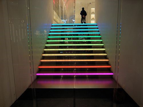 نورپردازی رنگارنگ پله ها